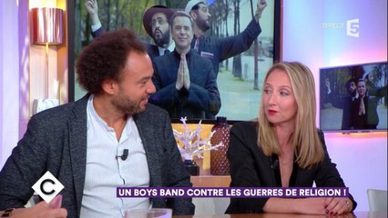 Un boys band contre les guerres de religion ! - C à Vous - 09/10/2017