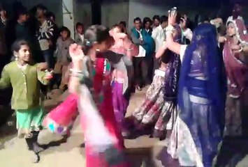 Download Video: marwadi deshi chhori dance,Rajasthani deshi danced,rajasthani marriage dance video, marwadi folk dance,