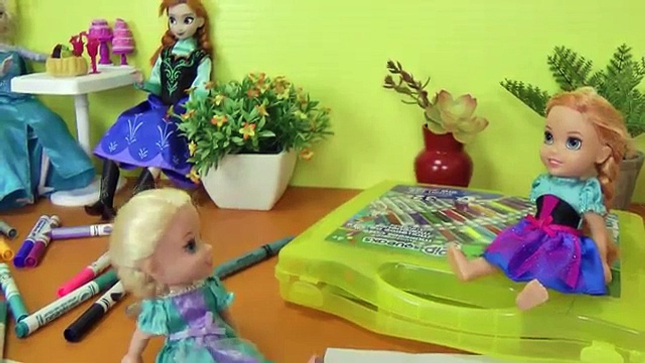Coloring! ELSA & ANNA toddlers have fun playing and SCRIBBLING their faces!