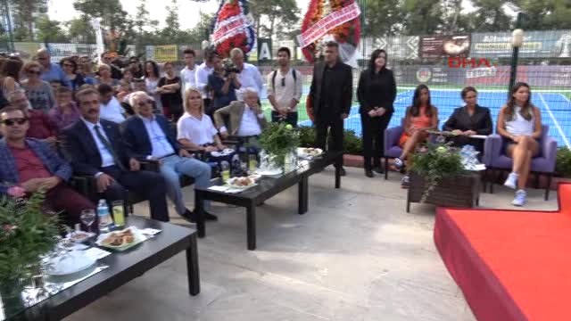 Adana Hülya Avşar, Başkan Çetin'le Dostluk Maçı Yaptı