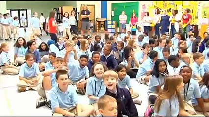 Little Girl Breaks Down Into Tears When Her Soldier Brother Surprised Her !