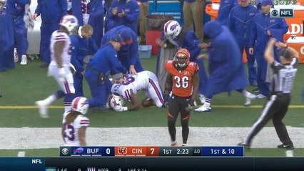 Tyrod hits wide-open Charles Clay along the sideline for big gain