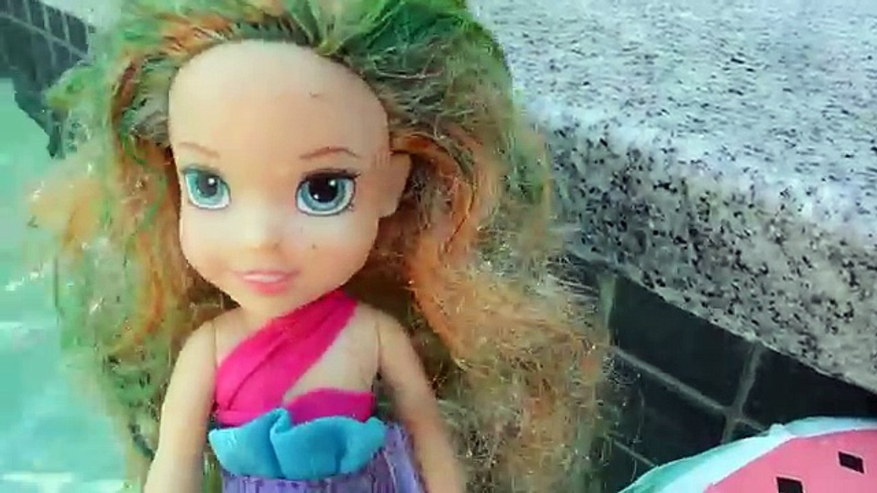 Anna and Elsa Toddlers Swimming Pool Are Mermaids #2 Octopus Ariel Frozen Dory Barbie Toys In Action