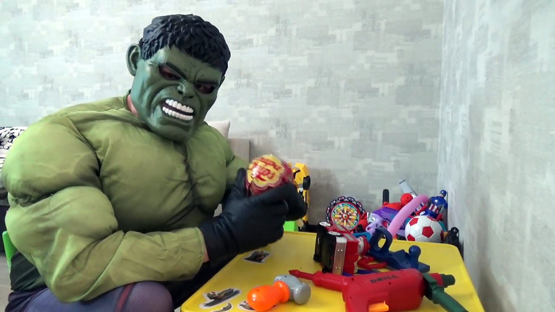 ⁣MCDONALDS DRIVE THRU Prank FREAKY JOKER Crushes Chupa Chups Kinder ЩЕНЯЧИЙ ПАТРУЛЬ Джокер Раздавил