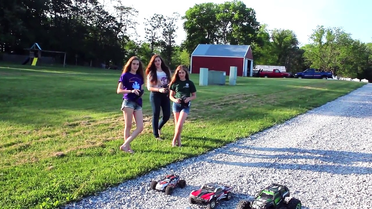 3 Girls = Traxxas RC Carnage