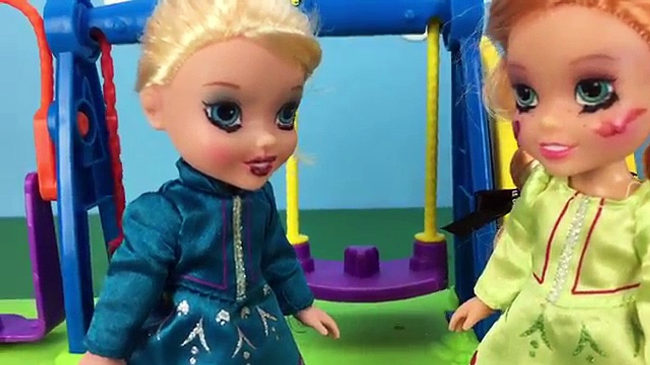 Frozen Elsa Toddler Eats a Chili Pepper! With Frozen Anna, Little Mermaid Ariel, Plus More!