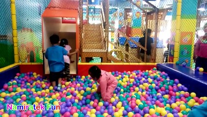 Mainan Anak Mandi Bola Yang Banyak Sekali & Naik Odong-odong Mobil - Play Lot of Ball Pit Show