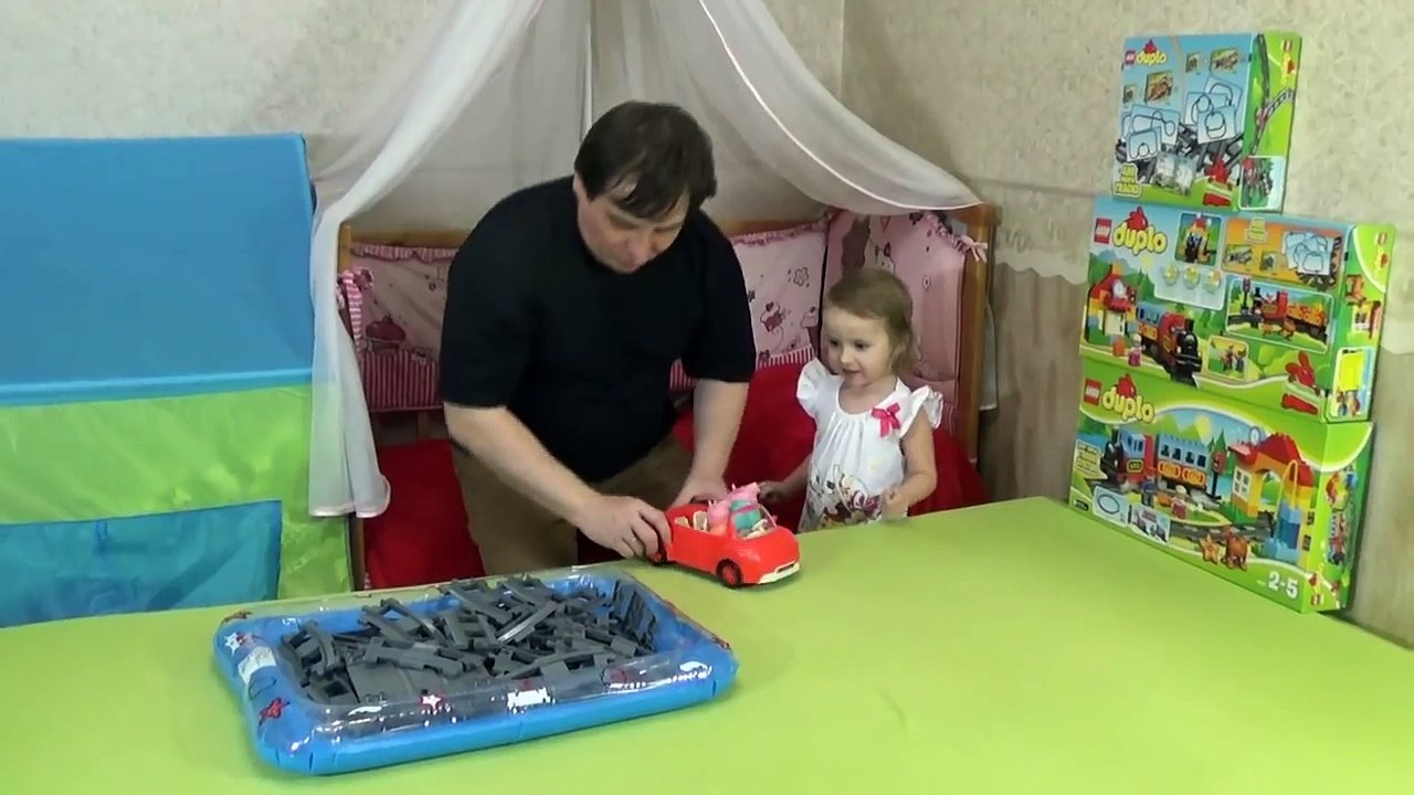 Большая игрушечная детская Железная Дорога для Свинки Пепы в Городе Игрушек - развивающее видео
