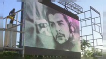 La folla a Santa Clara omaggia il Che, 50 anni dopo l'esecuzione