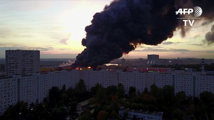 Incêndio atinge shopping em Moscou