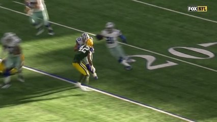 Ezekiel Elliott bounces outside for 25 yards on the run