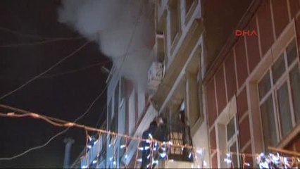 Beyoğlu'nda Yangın; Mahsur Kalanları İtfaiye Ekipleri Kurtardı