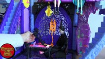 Видео с куклами Дуняфисента завидует сестре Малефисенте и хочет погулять по замке но стоит охрана