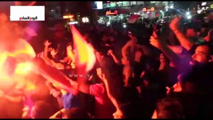 الاحتفالات تتواصل فى جامعة الدول بالشماريخ والرقص