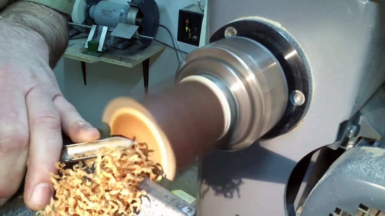 drechseln einer kleinen Dose mit Rinde [HD]