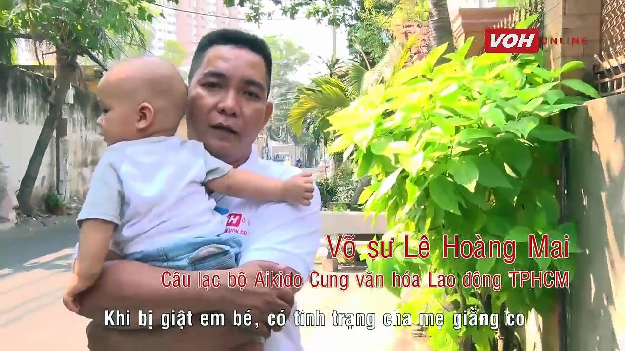 Self-defense Skills 2016 (Master Le Hoang Mai) - Shock Treatment When Children Have On Hand