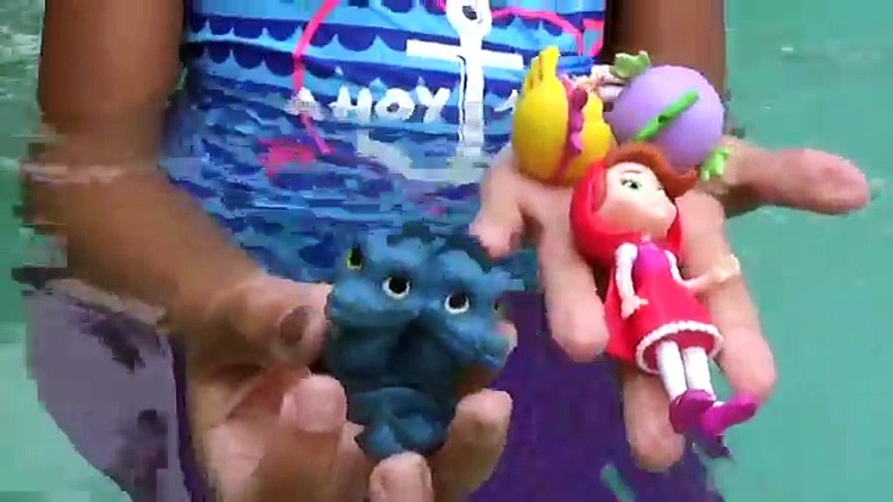 HUGE MERMAID POOL PARTY! Giant Donut and Watermelon Pool Float FIN FUN MERMAID TAILS Toy Diving