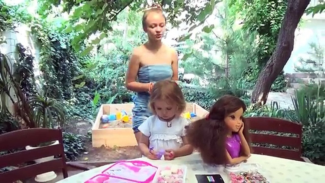 Делаем прическу плетем косичку с Владой макияж для куклы Do hair and makeup doll with Vlada
