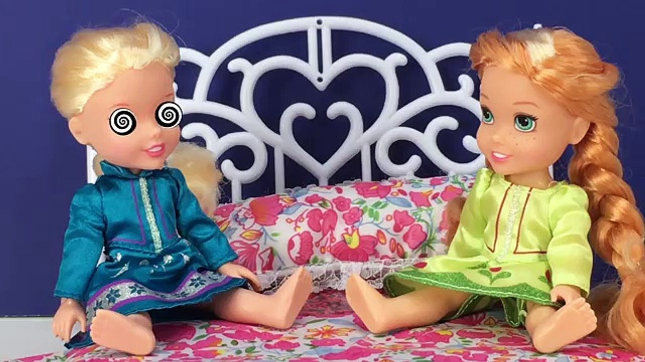 Frozen Elsa Toddler Gets Hypnotized by Maleficent! With Frozen Anna Toddler and more in 4K!