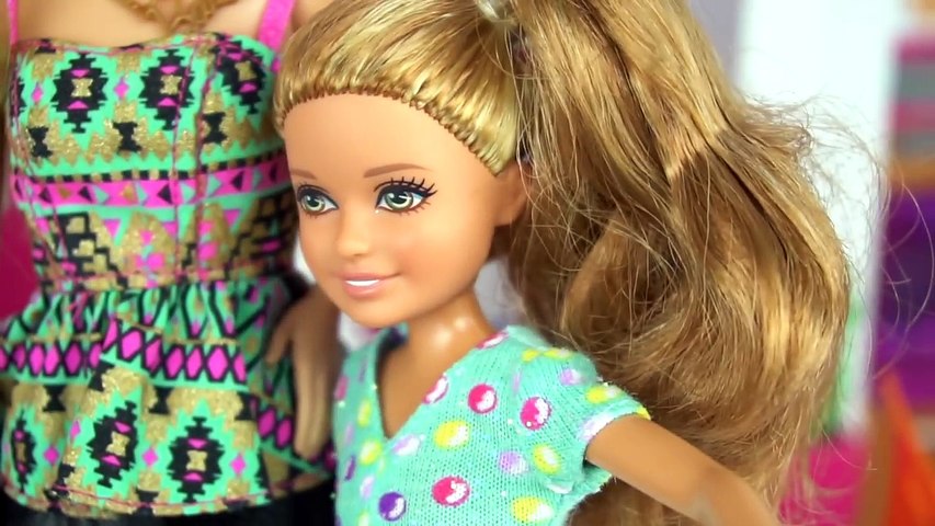 Muñeca Embarazada Midge y su Bebe Visitan a Barbie - La Abuelita les da  Regalos a Las Hermanas─影片 Dailymotion