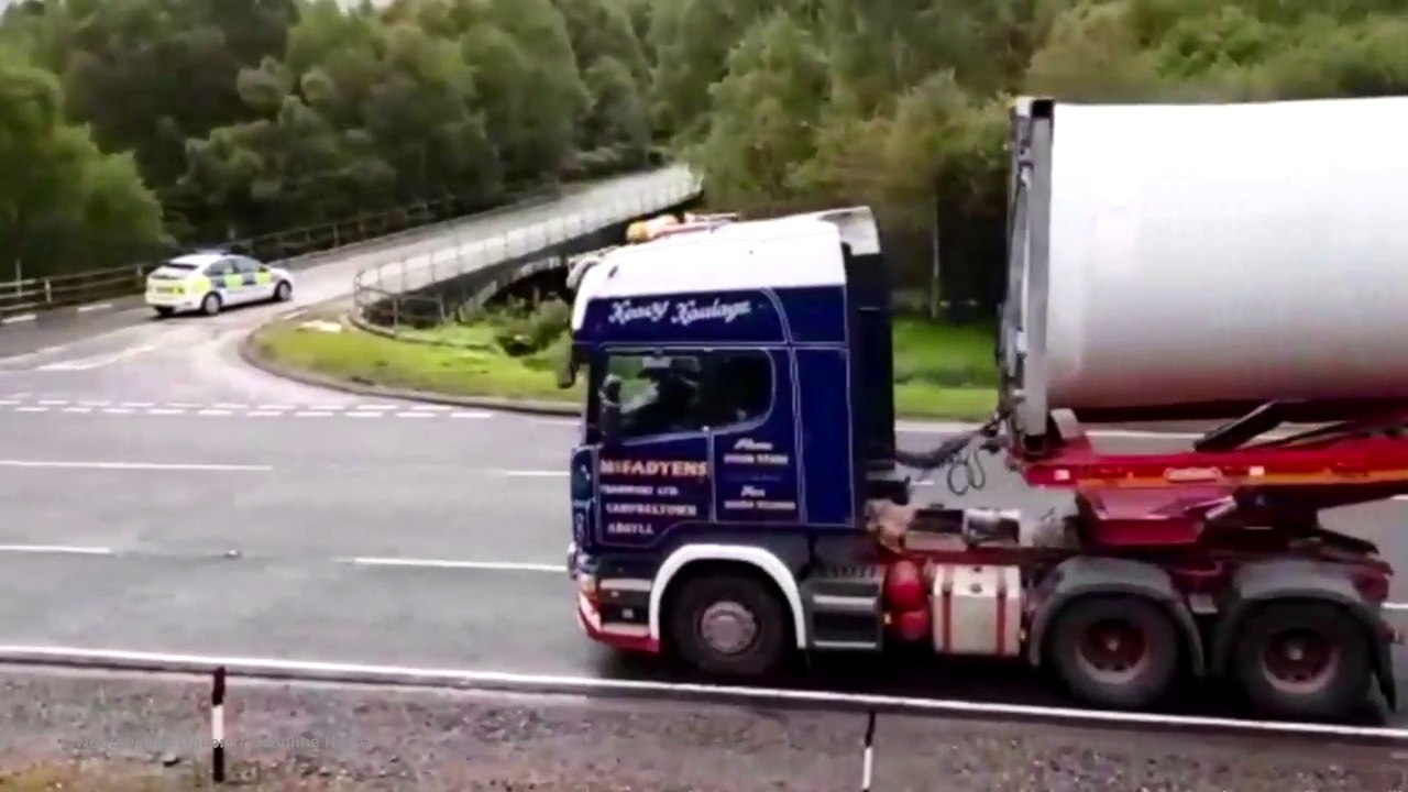This 200-Foot Truck Making A Sharp Right Turn Is The Most Impressive Thing You Will Ever See
