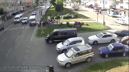 Öğretmenin Ağır Yaralandığı Kaza Kamerada