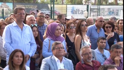Hülya Avşar Sporculara Ödüllerini Verdi