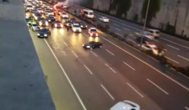 TEM'de 'Drift' yapan magandalar onlarca kişinin hayatını tehlikeye attı