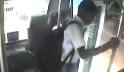 İneceği yeri geçince otobüsten atladı