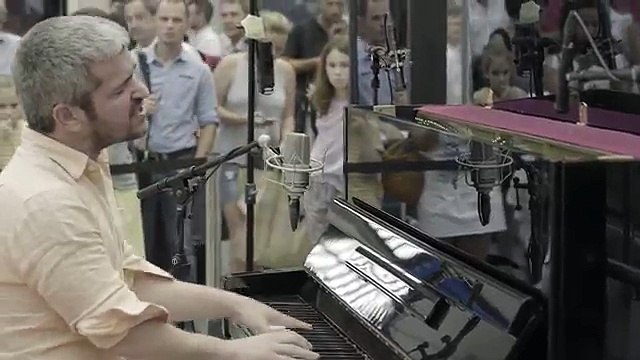 La reprise ratée dune chanson d'Oasis par Grégoire