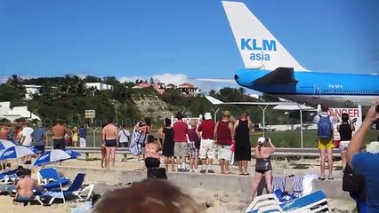 Jet Blast Mayhem!!! Tourists are thrown overboard