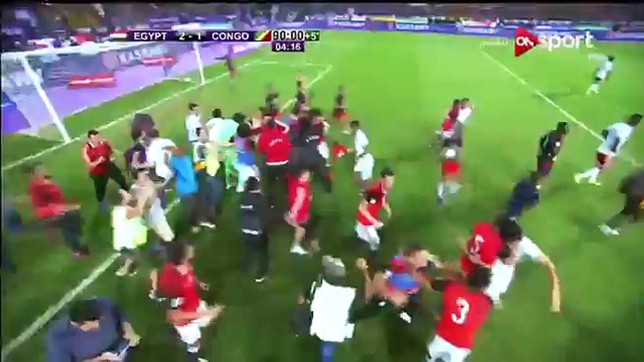 Mo Salah scores a 94th-minute penalty to send Egypt to the World Cup