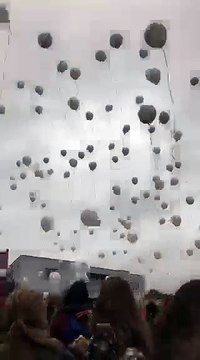 Lâcher de ballons en hommage à Timothé et Jules