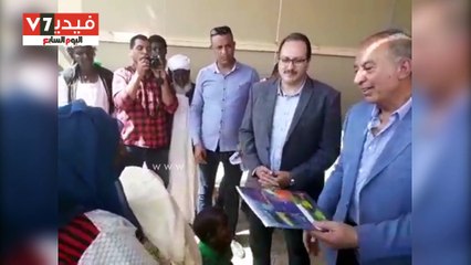 محافظ البحر الأحمر يسلم عقود 350 وحدة توطين لأهالى الشلاتين