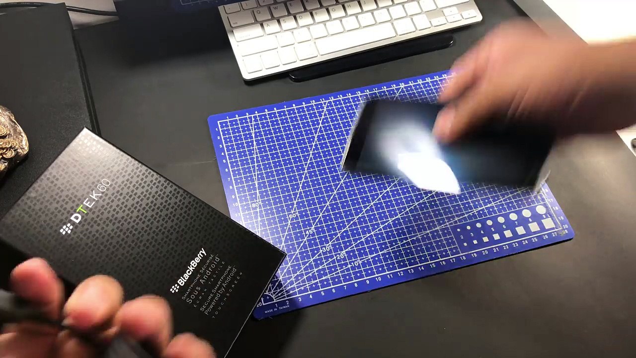 BlackBerry DTEK60 UNBOXING
