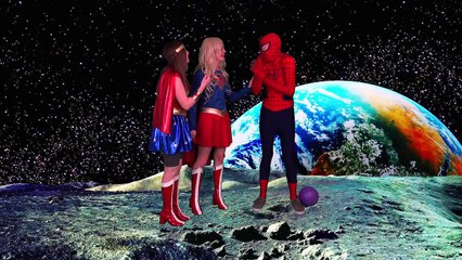 WONDER WOMAN VS SUPERGIRL EPIC BATTLE W/ Spidy from the moon w/ frozen elsa