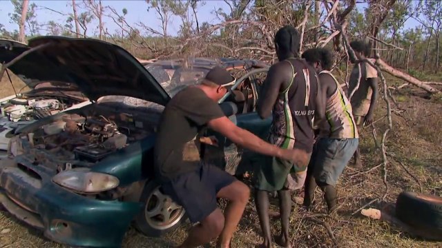 Réparation express d'une voiture abandonnée.. qui fonctionne !