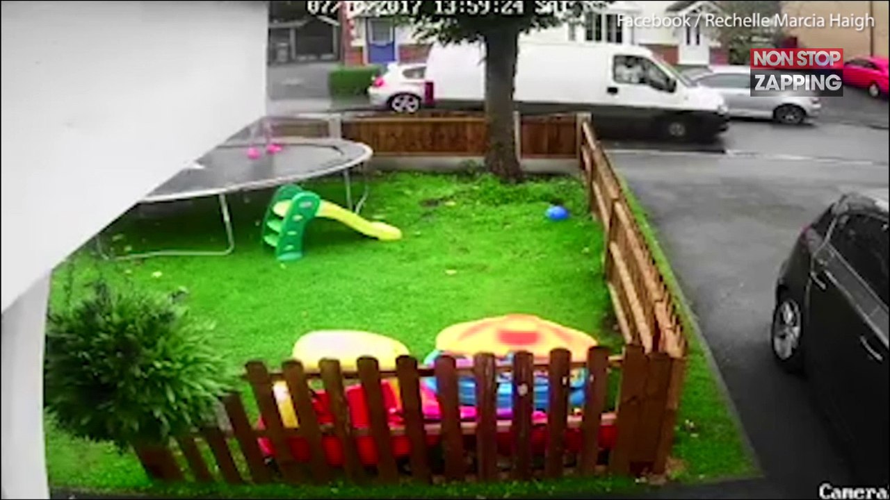 Les images inquiétantes d’un homme qui tente d’attirer trois petites filles avec des donuts (Vidéo)