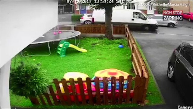 Les images inquiétantes d’un homme qui tente d’attirer trois petites filles avec des donuts (Vidéo)