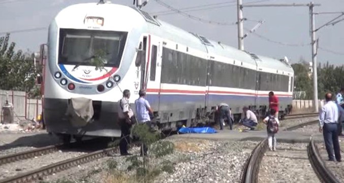 81'lik Dede, Trenin Önüne Yatıp İntihar Etti!