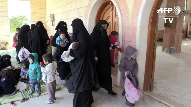 Civilians fleeing Raqa say they were used as human shields by IS