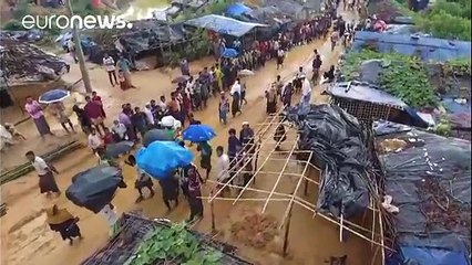 Arakanlı Müslümanları taşıyan tekne alabora oldu