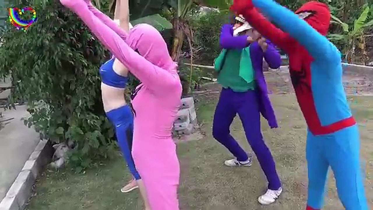 джокер с человек-паук пюбка в паху Эльза и розовый Девушка-паук смешные видео супергероя фильмы