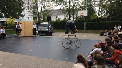 Le cirque s'invite à la récré