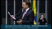 Deputado Marco Feliciano Homenageia Olavo de Carvalho na Câmara dos Deputados