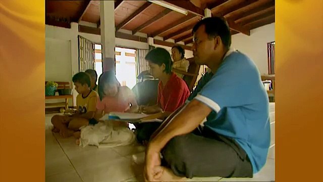 สารคดีเฉลิมพระเกียรติ ในหลวง รัชกาลที่ ๙ (2548) ตอนที่ 2 เสาเข็มของอาคารชีวิต (4 ธ.ค. 2548)