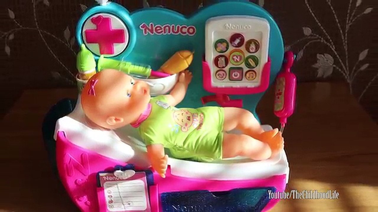 Doctor Why is Nenuco Crying ? - Little Girl Nurse Baby Doll Leg Checking Syringe injection