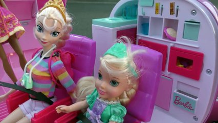 AIRPLANE ! ELSA toddler gets AIRSICK in Barbies Plane - Travel Adventure - Vacation
