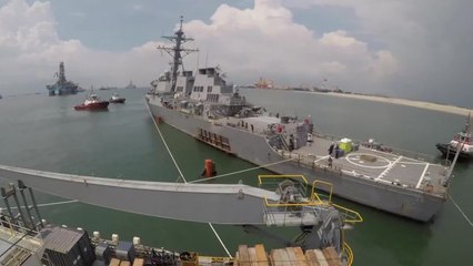 Watch a Heavy Lift Ship Pick Up a Navy Destroyer