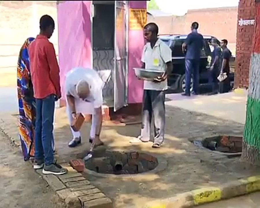 नरेंद्र मोदी जी किया कारीगर का काम,मोदी जी ने गाँव किया उद्घाटन,